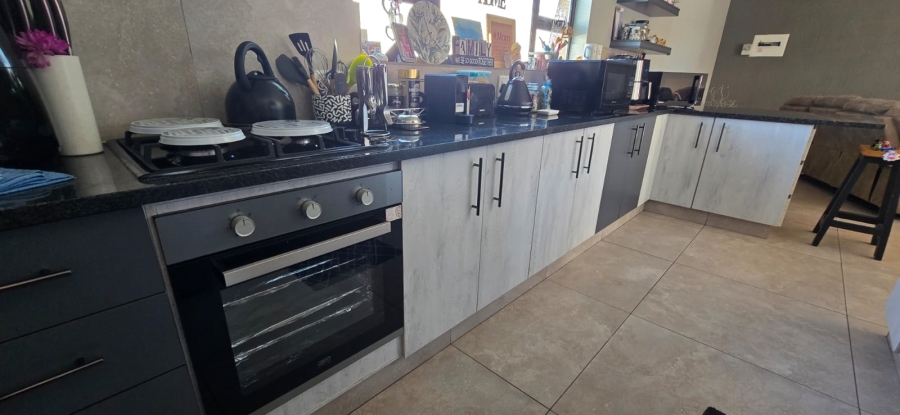 4 Bedroom Property for Sale in Flamwood North West